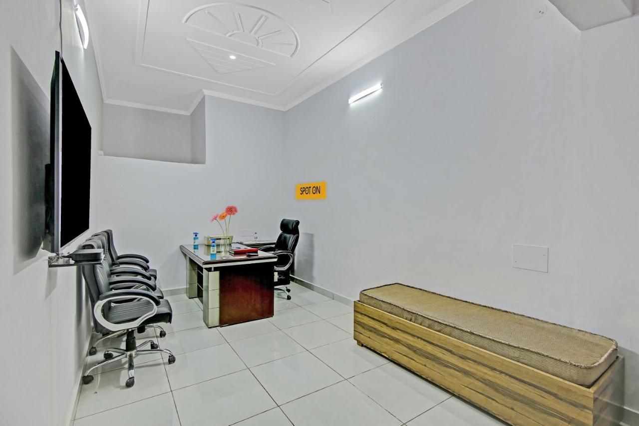 Spot On Shree Naman Guest House Sonipat Zewnętrze zdjęcie
